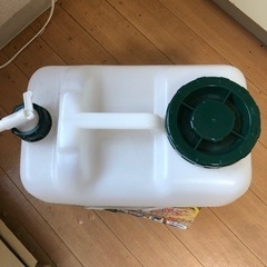 【貰ってください】20ℓコック付きポリタンク2個セットの画像