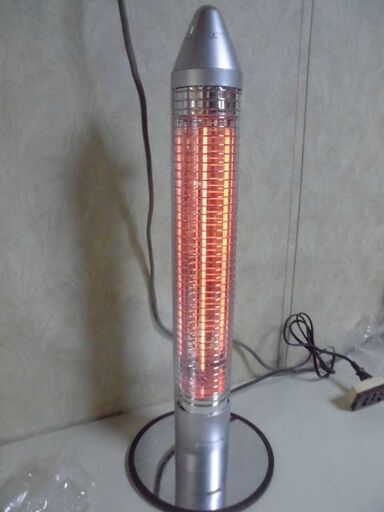 ★値引きスルーします！　約2秒速暖カーボンヒーター　コイズミ　遠赤電気ストーブ　おしゃれなタワー型　KKS-0662/シルバー★