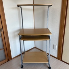 古いタイプのパソコンデスク
