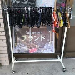 プラスチックのハンガー差し上げます。