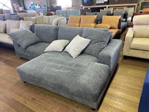 16万円のカウチソファー！新品を49,800で販売してます