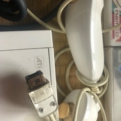 売却済　Wiiセット　センサーケーブル切れてます。全体的に痛んでます。の画像