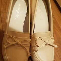 ホワイトベージュパンプス