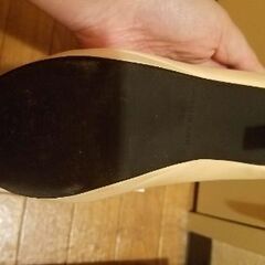 ホワイトベージュパンプスの画像