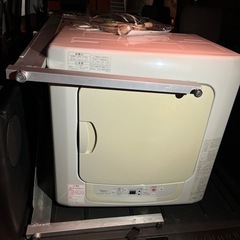 【お話し中】衣類乾燥機と台の画像