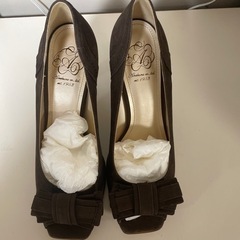 新品未使用　アカクラ　オープントゥパンプス　スエード　茶