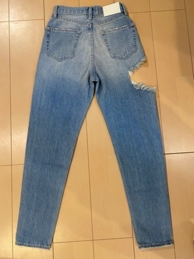 31.GYDA SIDE RIPPED PEG TOP