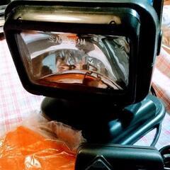 リモコン式12V電源のハロゲン光源のサーチライトです。の画像