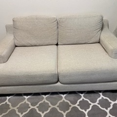 2人がけのソファ無料で差し上げます。