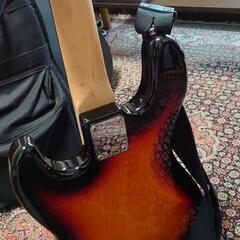 ベースギターの画像