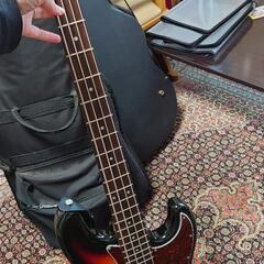 ベースギターの画像