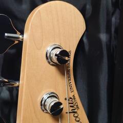 ベースギターの画像