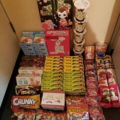 取引中です。きのこの山　たけのこの里などお菓子まとめて！