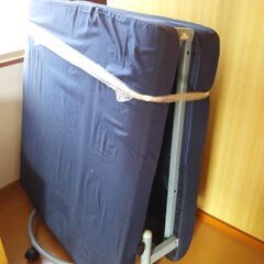 シングルベット　折りたたみ　キャスター付きの画像