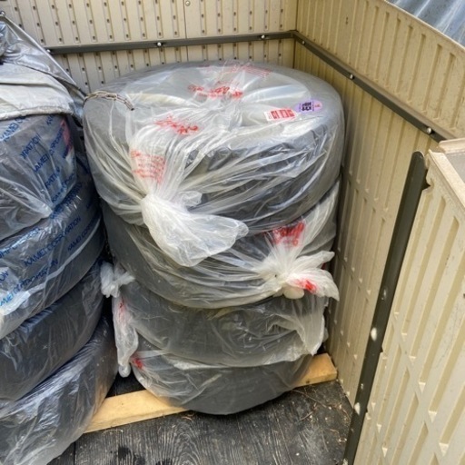 スタッドレスタイヤ　レクサスLS