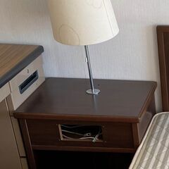 ベットのサイドテーブル（アラームなし）お譲り致します。