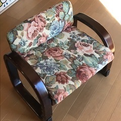 座面の低い椅子の画像
