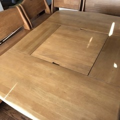 5000円で売ります。カリモク囲炉裏テーブルセット