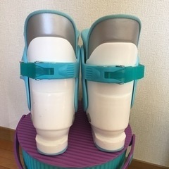 ジュニア用スキー靴　21.0〜22.0cm スキー手袋付き❗️の画像