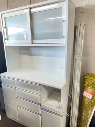 美品✨✨ジモティ限定価格❗️食器棚❗️大容量❗️オシャレで人気のホワイト色✨一台でキッチン回り収納❗️