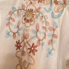 花柄刺繍アンブレラスリーブブラウスの画像