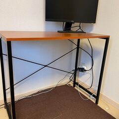 急ぎ取りに来られる方限定：パソコンデスクの画像