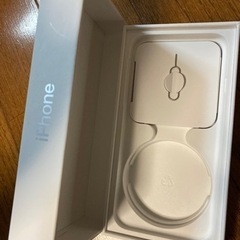 iPhoneSEの空箱とピンの画像