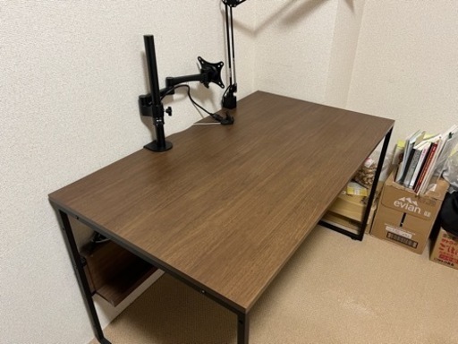 ウォルナット調のおしゃれデスク
