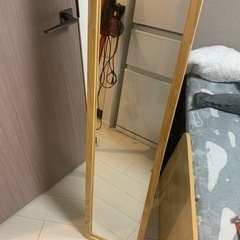 1.6mの等身大の鏡です、ほぼ使ってないです