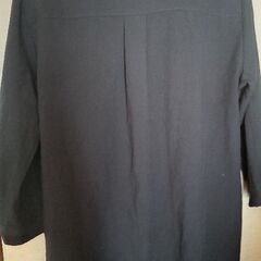 【再値下げ】ユニクロ　Lサイズ紺色７部丈のシャツの画像