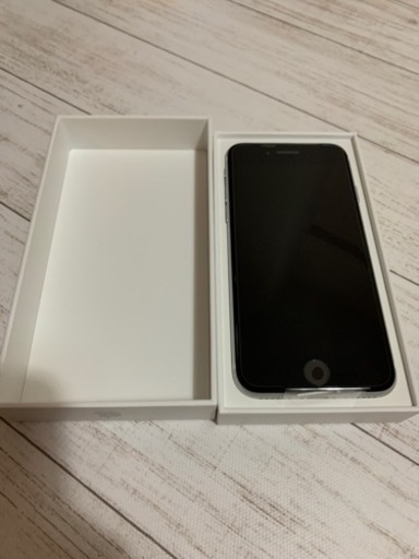 iPhone SE  64g SIMフリー　新品未使用ホワイト 