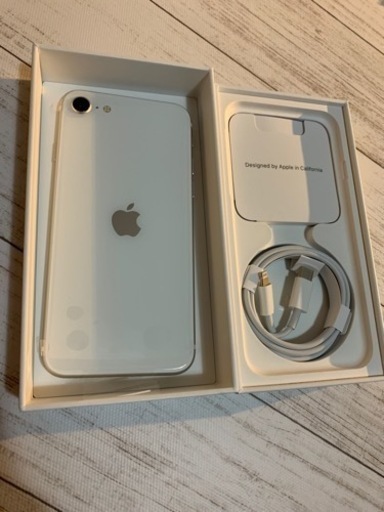iPhone SE  64g SIMフリー　新品未使用ホワイト