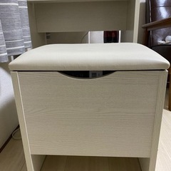 【無料！】ドレッサー&収納付き椅子の画像