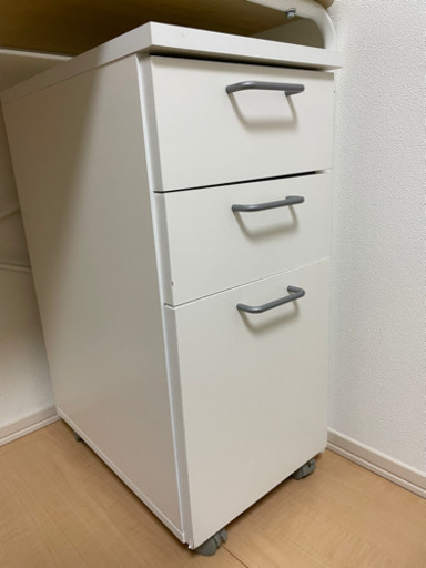 三段キャビネット