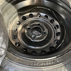 日産キューブ　タイヤ　スタッドレス