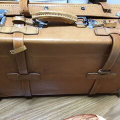 お取引き中です【ジャンク品】本皮スーツケースの画像