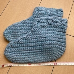 〈決まりました〉手編み　靴下カバーとマフラー