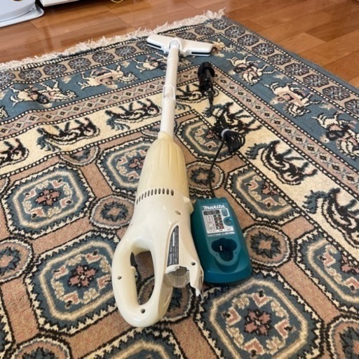マキタ　掃除機　CL100D