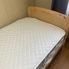 交渉中古　！ニトリのマットレスとベッドフレームの画像