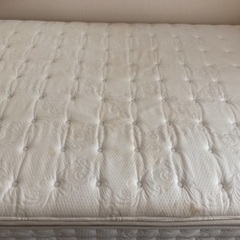 ダブルベッド マットレス付 ご希望あればシーツ等付の画像