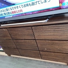 木製のキャビネットの画像