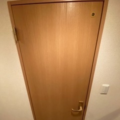 壁紙シールの貼り付け作業（6時間で10000円）