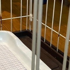 ペット用ゲージ・トイレ・ドリンクホルダー付きの画像