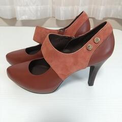茶色パンプスの画像