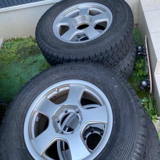 SUV スタッドレス　タイヤホイール　265/65R17