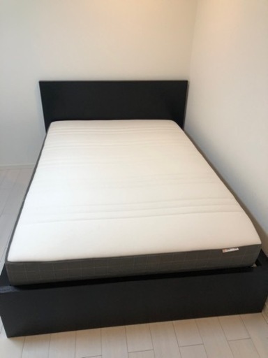 【IKEAダブルベッド】使用期間わずか4ヶ月未満※解体／引き取り可能な方限定