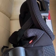 Aprica チャイルドシート12カ月～11歳頃（体重9kgから36kgまで・説明書有）の画像