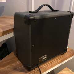 ギター用の古いアンプの画像