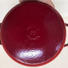 未使用staub 赤い両手鍋 約22cm.2.6Ｌ ストウブ 両手鍋 ココット ラウンド staub 22cm