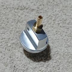オイルフィーラーキャップ(銀)　未使用の画像